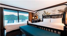 Du thuyền Velar of the Seas